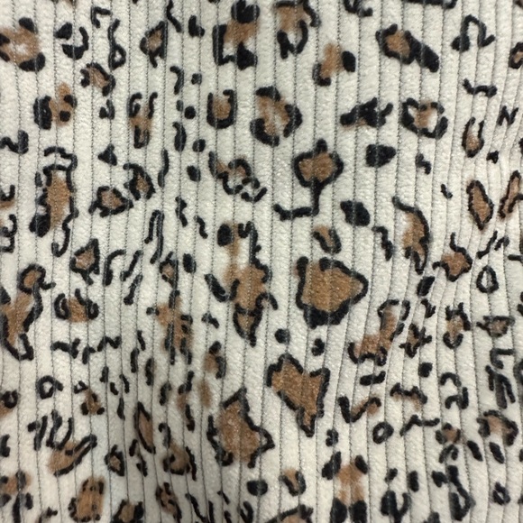 Leopard patched pocket button front corduroy shirt - Picture 4 of 6